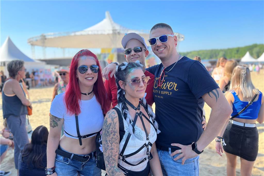 12.500 Leute feierten ausgelassen beim Sunset Beach Festival 2023 in Haltern am See.