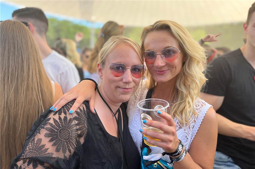 12.500 Leute feierten ausgelassen beim Sunset Beach Festival 2023 in Haltern am See.