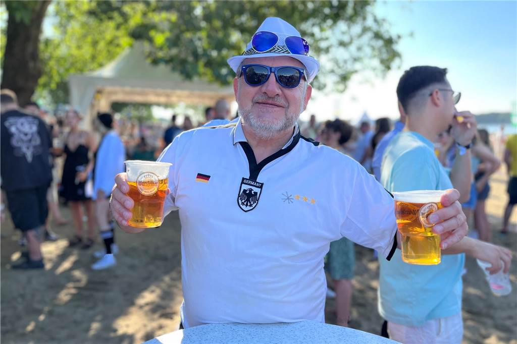 12.500 Leute feierten ausgelassen beim Sunset Beach Festival 2023 in Haltern am See.