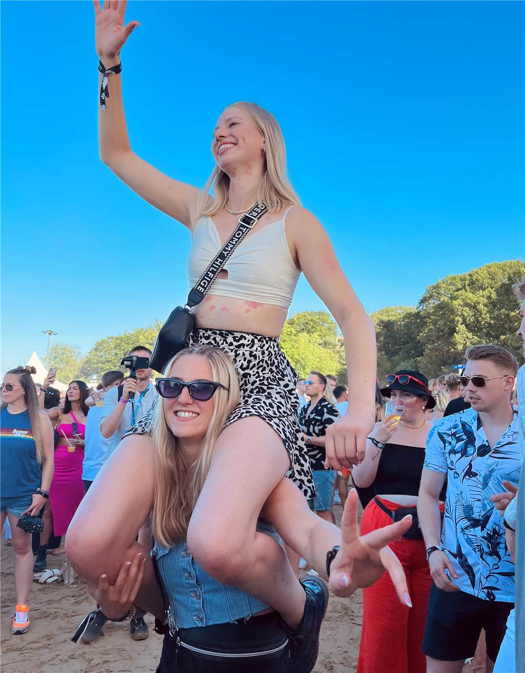 12.500 Leute feierten ausgelassen beim Sunset Beach Festival 2023 in Haltern am See.