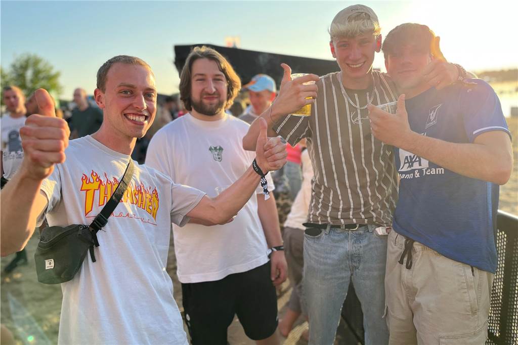 12.500 Leute feierten ausgelassen beim Sunset Beach Festival 2023 in Haltern am See.