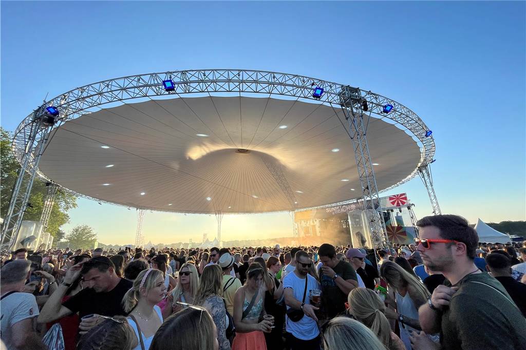 12.500 Leute feierten ausgelassen beim Sunset Beach Festival 2023 in Haltern am See.