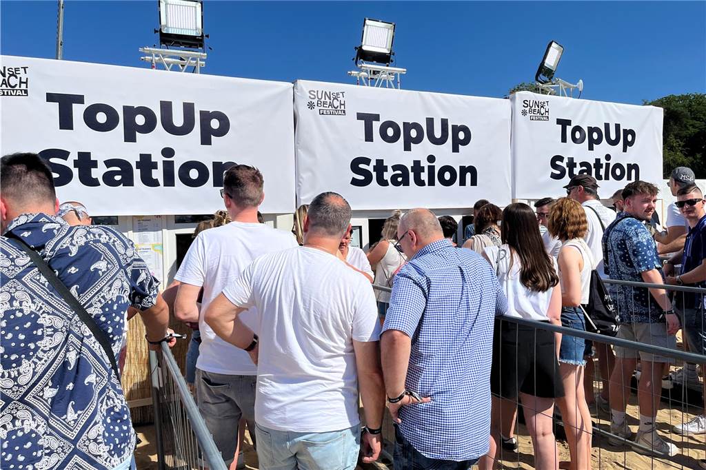 12.500 Leute feierten ausgelassen beim Sunset Beach Festival 2023 in Haltern am See.