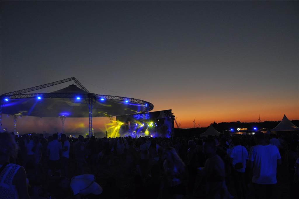 12.500 Leute feierten ausgelassen beim Sunset Beach Festival 2023 in Haltern am See.