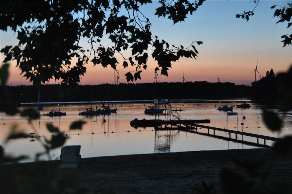 12.500 Leute feierten ausgelassen beim Sunset Beach Festival 2023 in Haltern am See.