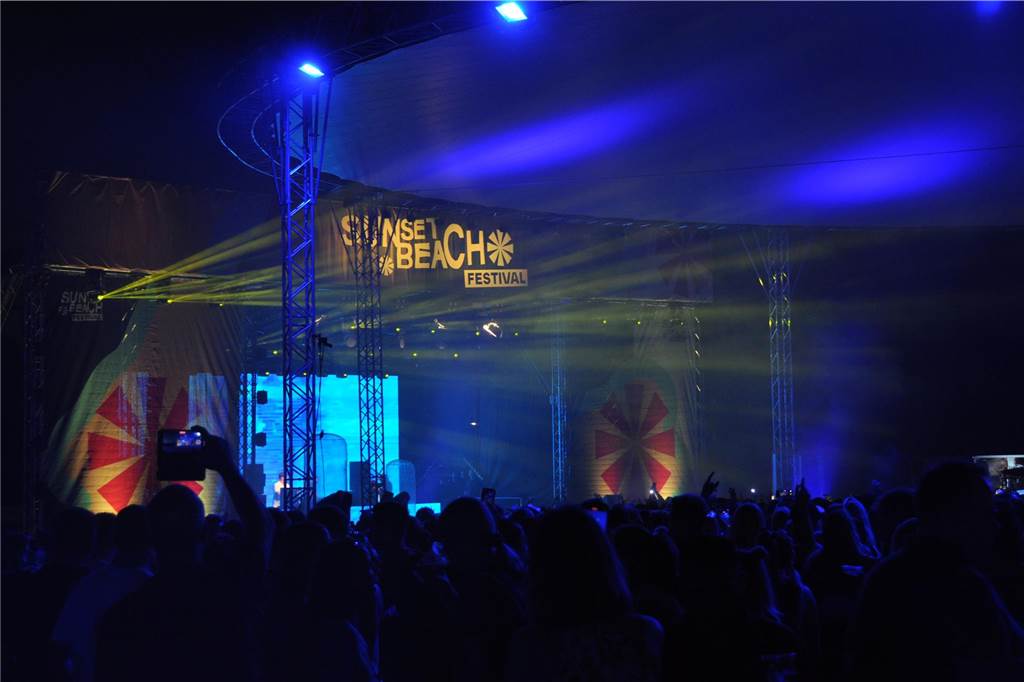 12.500 Leute feierten ausgelassen beim Sunset Beach Festival 2023 in Haltern am See.