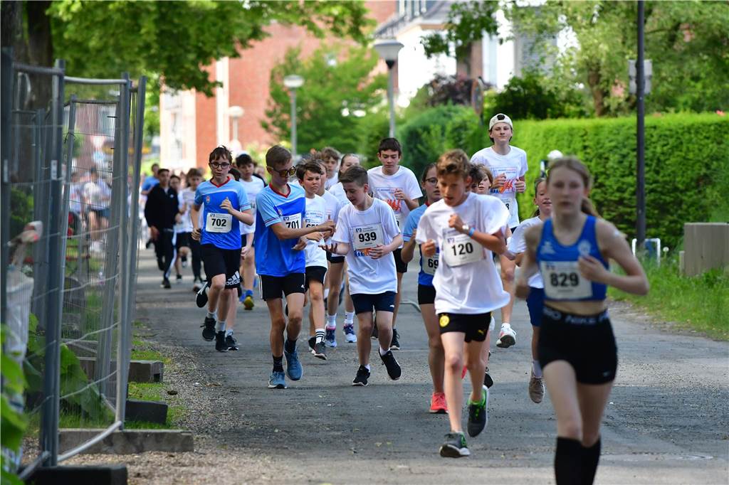 1263 Läuferinnen und Läufer waren beim 22. Werner Stadtlauf über die verschiedenen Distanzen gemeldet. David Schafflick (Running Crew Münster) holte sich den Sieg über die Fünf- und Zehn-Kilometer-Distanz.