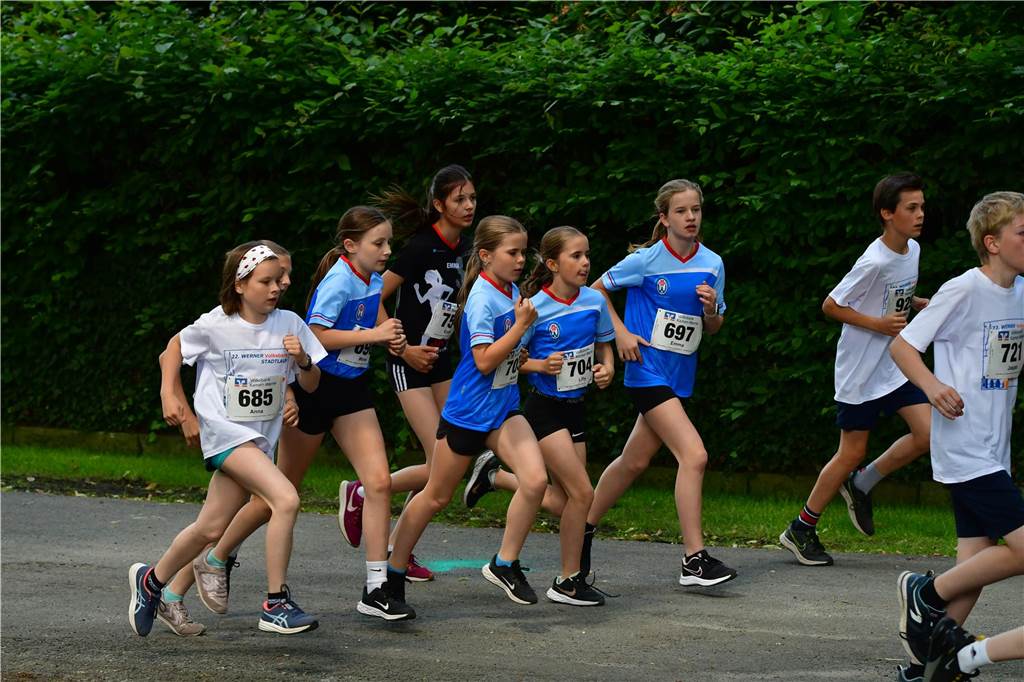 1263 Läuferinnen und Läufer waren beim 22. Werner Stadtlauf über die verschiedenen Distanzen gemeldet. David Schafflick (Running Crew Münster) holte sich den Sieg über die Fünf- und Zehn-Kilometer-Distanz.