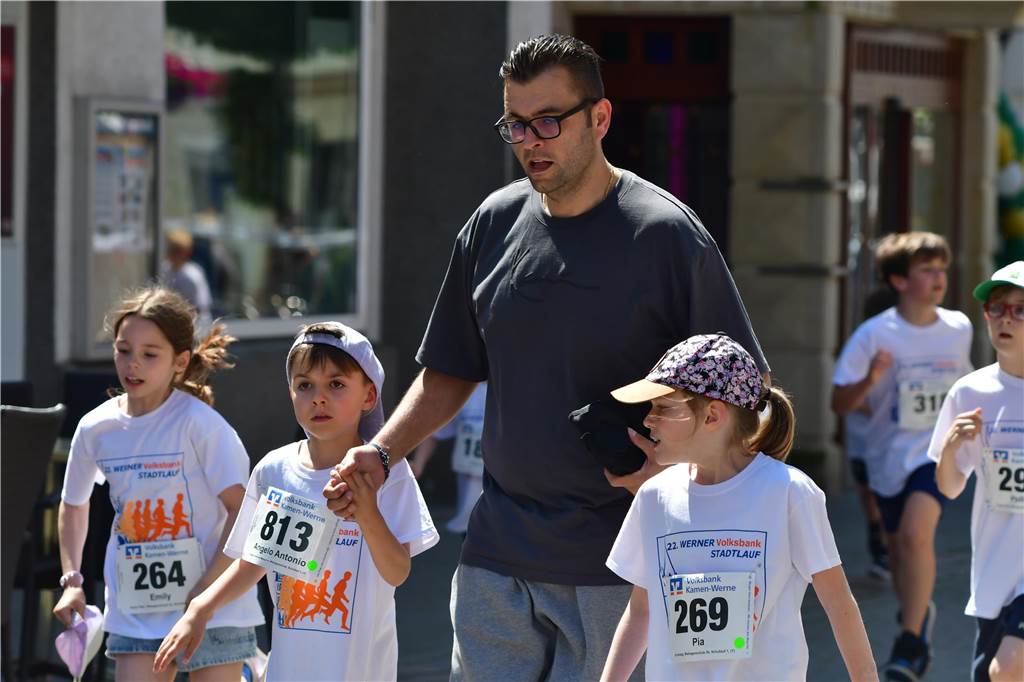 1263 Läuferinnen und Läufer waren beim 22. Werner Stadtlauf über die verschiedenen Distanzen gemeldet. David Schafflick (Running Crew Münster) holte sich den Sieg über die Fünf- und Zehn-Kilometer-Distanz.