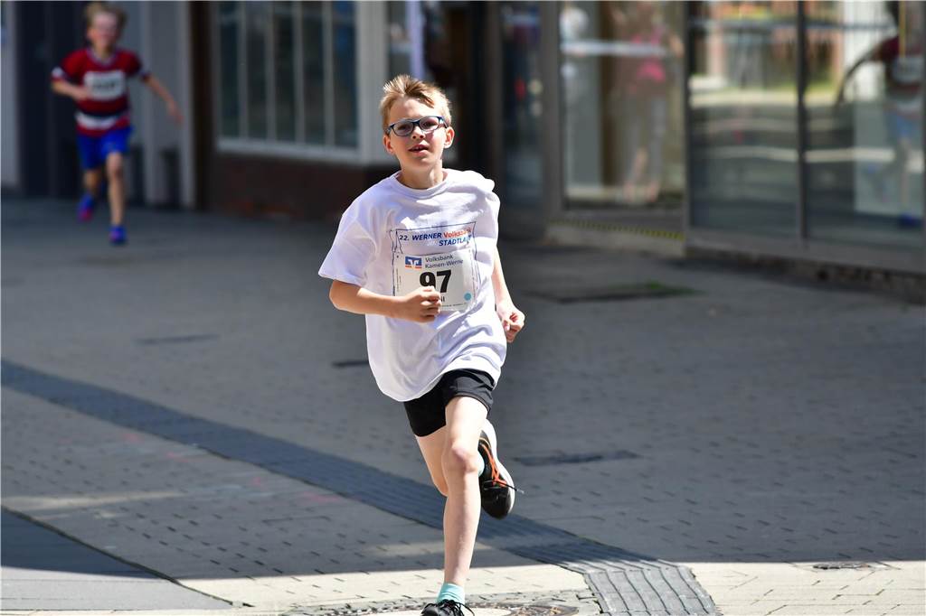 1263 Läuferinnen und Läufer waren beim 22. Werner Stadtlauf über die verschiedenen Distanzen gemeldet. David Schafflick (Running Crew Münster) holte sich den Sieg über die Fünf- und Zehn-Kilometer-Distanz.