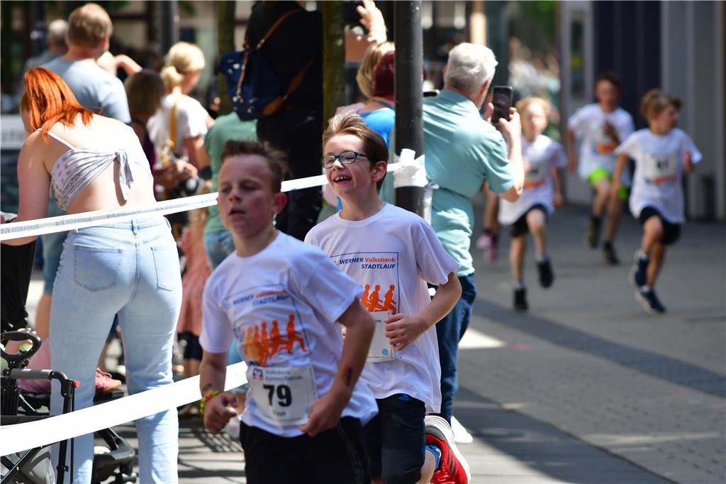 1263 Läuferinnen und Läufer waren beim 22. Werner Stadtlauf über die verschiedenen Distanzen gemeldet. David Schafflick (Running Crew Münster) holte sich den Sieg über die Fünf- und Zehn-Kilometer-Distanz.