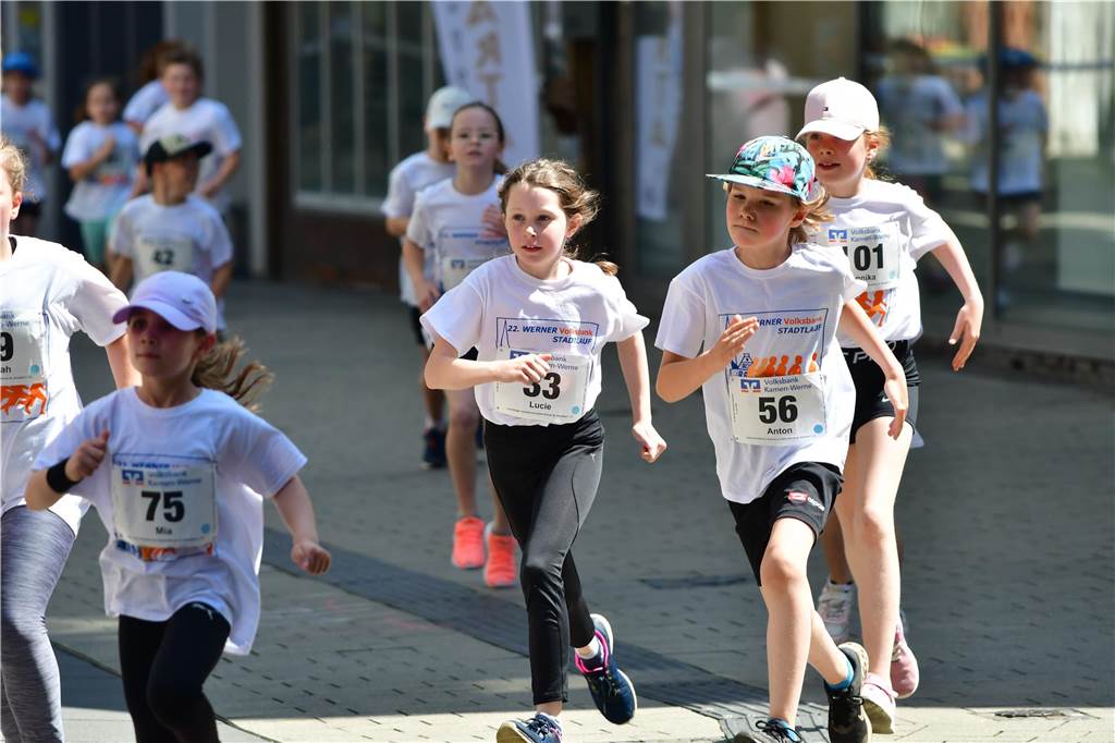 1263 Läuferinnen und Läufer waren beim 22. Werner Stadtlauf über die verschiedenen Distanzen gemeldet. David Schafflick (Running Crew Münster) holte sich den Sieg über die Fünf- und Zehn-Kilometer-Distanz.