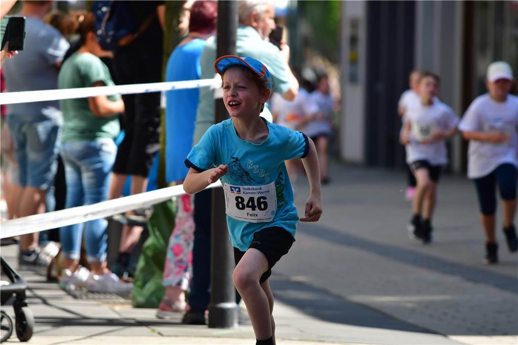 1263 Läuferinnen und Läufer waren beim 22. Werner Stadtlauf über die verschiedenen Distanzen gemeldet. David Schafflick (Running Crew Münster) holte sich den Sieg über die Fünf- und Zehn-Kilometer-Distanz.