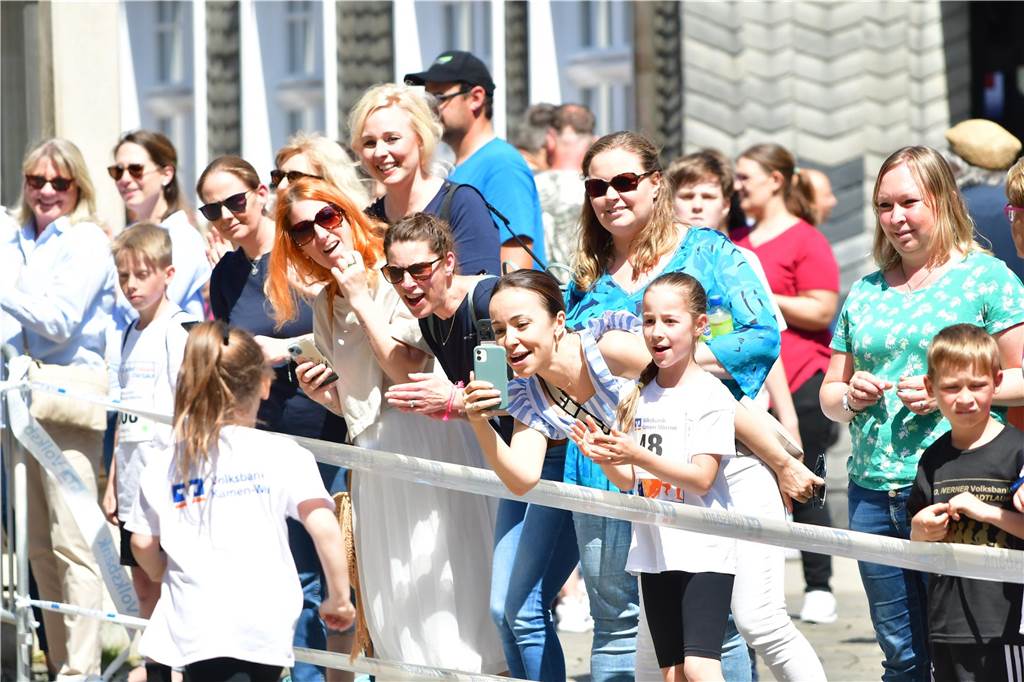 1263 Läuferinnen und Läufer waren beim 22. Werner Stadtlauf über die verschiedenen Distanzen gemeldet. David Schafflick (Running Crew Münster) holte sich den Sieg über die Fünf- und Zehn-Kilometer-Distanz.