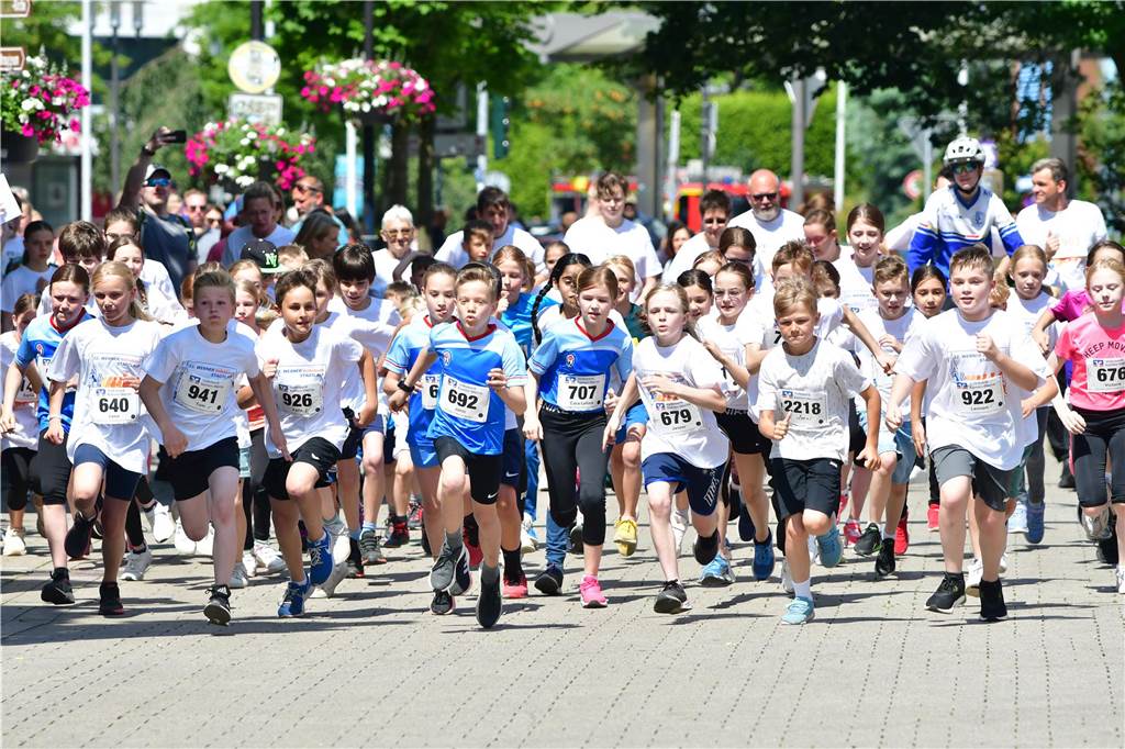 1263 Läuferinnen und Läufer waren beim 22. Werner Stadtlauf über die verschiedenen Distanzen gemeldet. David Schafflick (Running Crew Münster) holte sich den Sieg über die Fünf- und Zehn-Kilometer-Distanz.