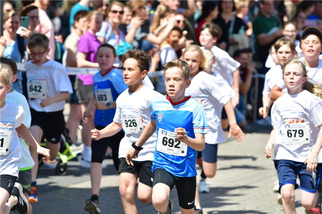 1263 Läuferinnen und Läufer waren beim 22. Werner Stadtlauf über die verschiedenen Distanzen gemeldet. David Schafflick (Running Crew Münster) holte sich den Sieg über die Fünf- und Zehn-Kilometer-Distanz.