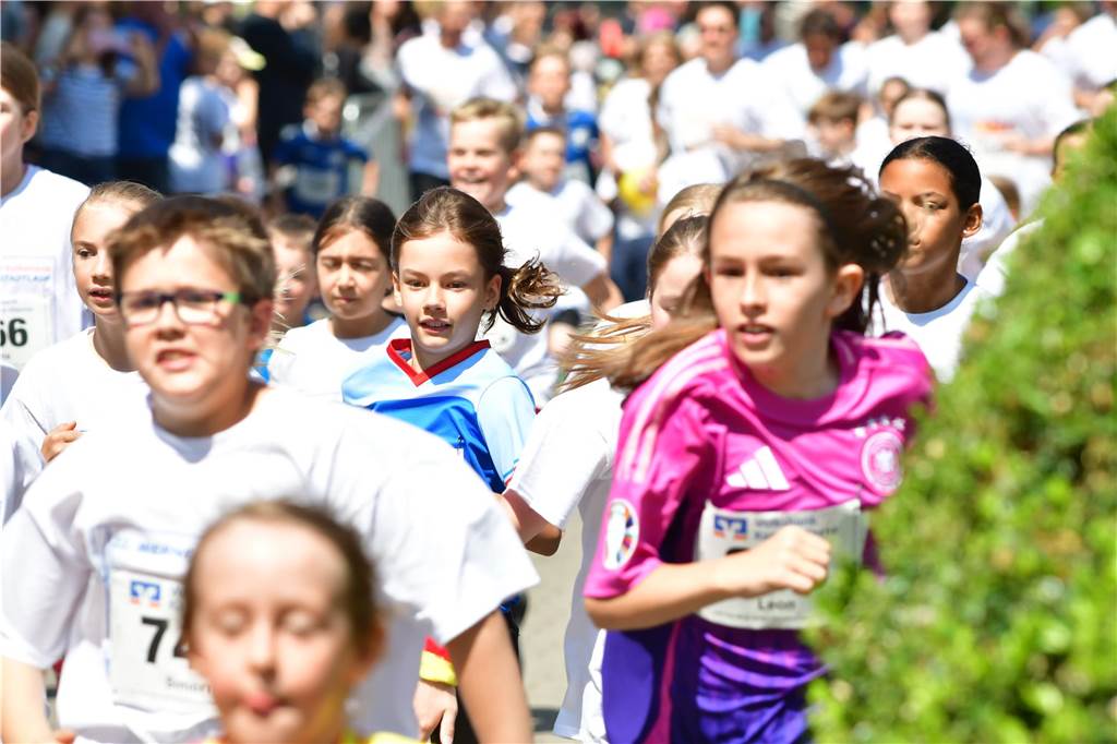 1263 Läuferinnen und Läufer waren beim 22. Werner Stadtlauf über die verschiedenen Distanzen gemeldet. David Schafflick (Running Crew Münster) holte sich den Sieg über die Fünf- und Zehn-Kilometer-Distanz.