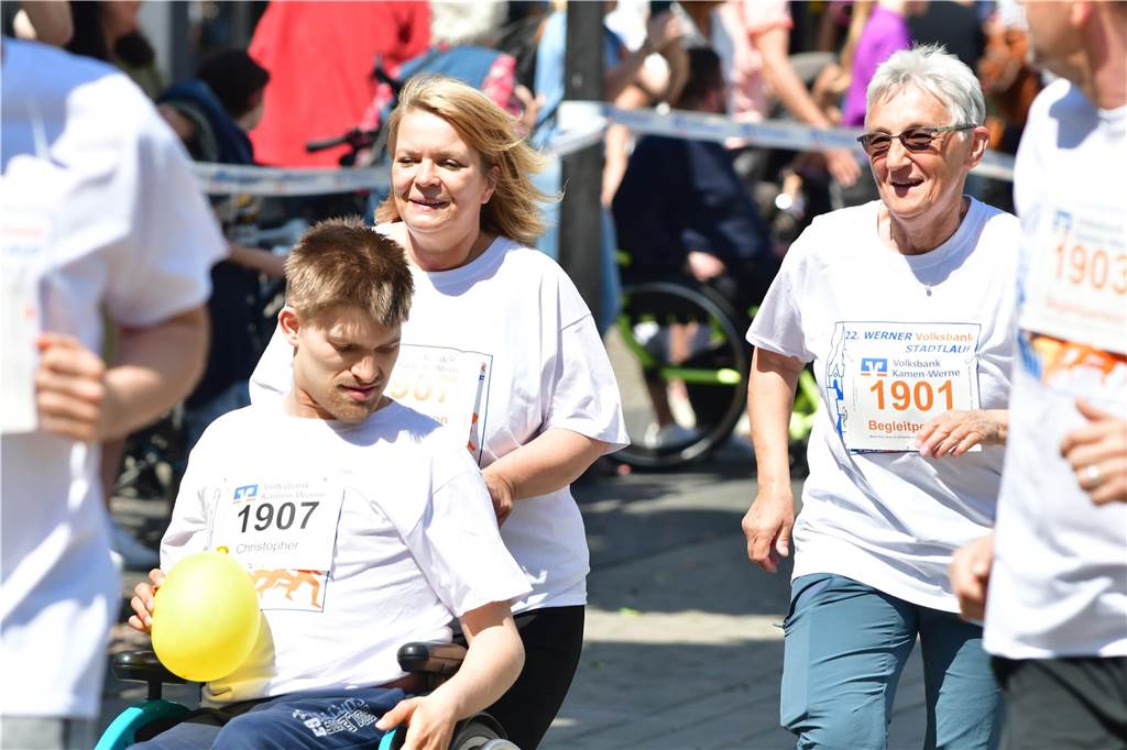 1263 Läuferinnen und Läufer waren beim 22. Werner Stadtlauf über die verschiedenen Distanzen gemeldet. David Schafflick (Running Crew Münster) holte sich den Sieg über die Fünf- und Zehn-Kilometer-Distanz.