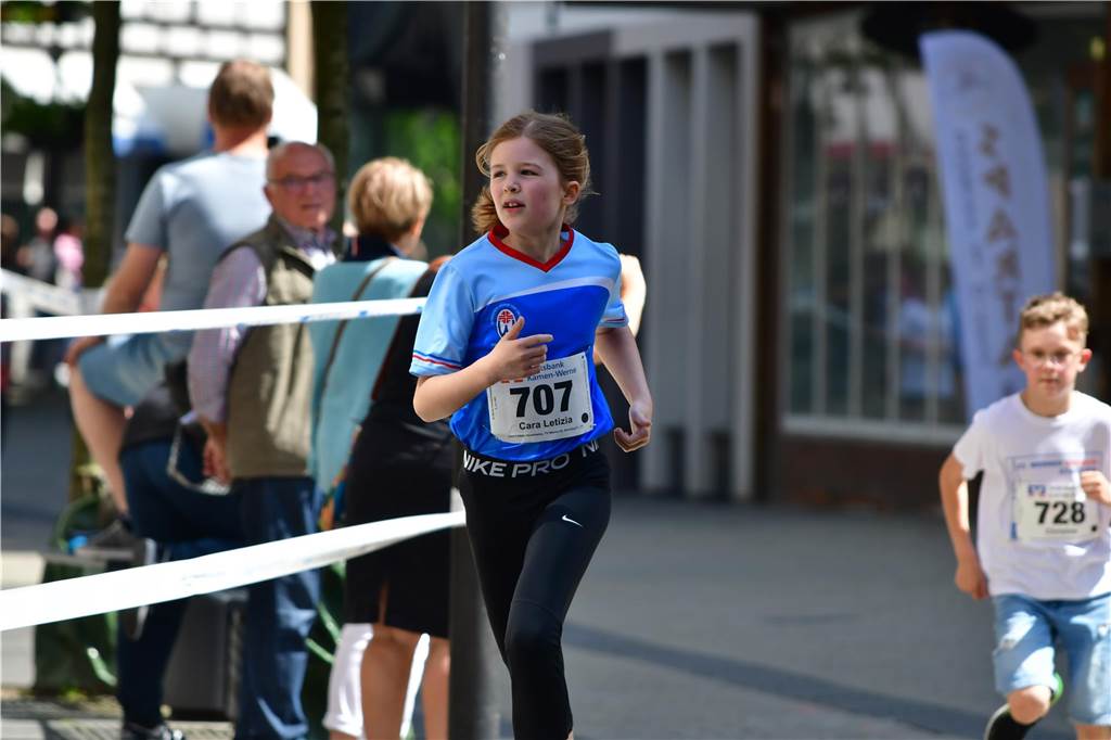 1263 Läuferinnen und Läufer waren beim 22. Werner Stadtlauf über die verschiedenen Distanzen gemeldet. David Schafflick (Running Crew Münster) holte sich den Sieg über die Fünf- und Zehn-Kilometer-Distanz.