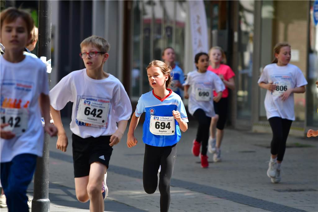 1263 Läuferinnen und Läufer waren beim 22. Werner Stadtlauf über die verschiedenen Distanzen gemeldet. David Schafflick (Running Crew Münster) holte sich den Sieg über die Fünf- und Zehn-Kilometer-Distanz.