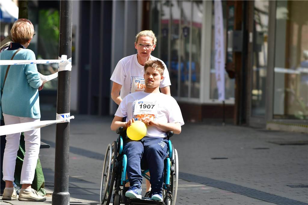 1263 Läuferinnen und Läufer waren beim 22. Werner Stadtlauf über die verschiedenen Distanzen gemeldet. David Schafflick (Running Crew Münster) holte sich den Sieg über die Fünf- und Zehn-Kilometer-Distanz.