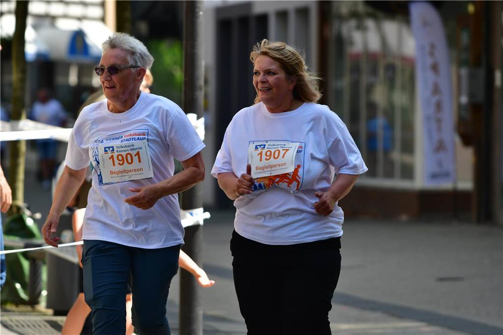 1263 Läuferinnen und Läufer waren beim 22. Werner Stadtlauf über die verschiedenen Distanzen gemeldet. David Schafflick (Running Crew Münster) holte sich den Sieg über die Fünf- und Zehn-Kilometer-Distanz.