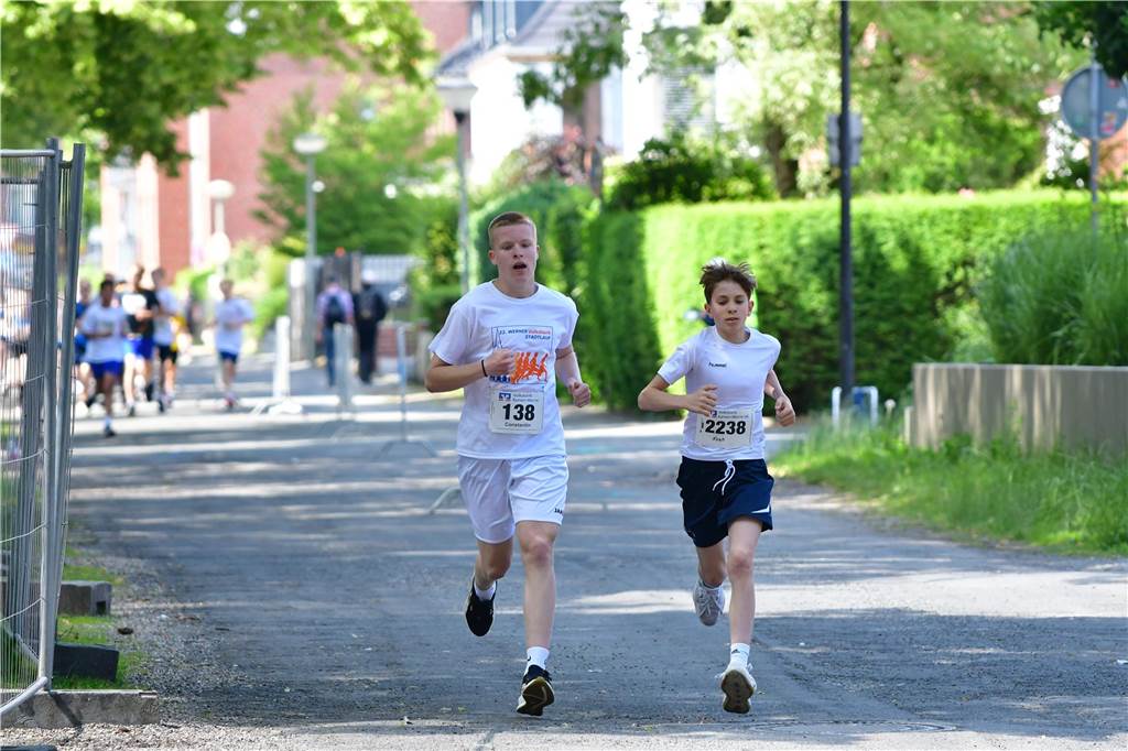 1263 Läuferinnen und Läufer waren beim 22. Werner Stadtlauf über die verschiedenen Distanzen gemeldet. David Schafflick (Running Crew Münster) holte sich den Sieg über die Fünf- und Zehn-Kilometer-Distanz.