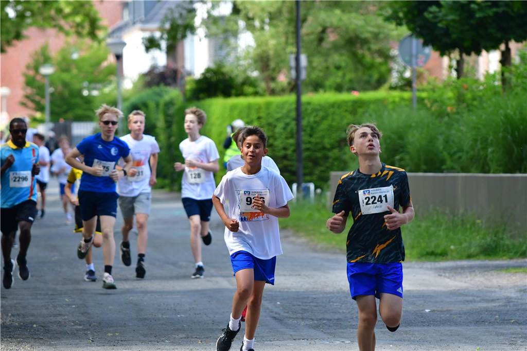 1263 Läuferinnen und Läufer waren beim 22. Werner Stadtlauf über die verschiedenen Distanzen gemeldet. David Schafflick (Running Crew Münster) holte sich den Sieg über die Fünf- und Zehn-Kilometer-Distanz.