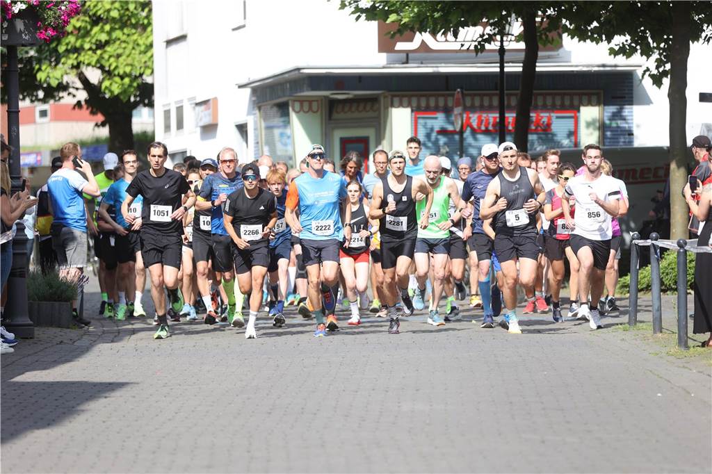 1263 Läuferinnen und Läufer waren beim 22. Werner Stadtlauf über die verschiedenen Distanzen gemeldet. David Schafflick (Running Crew Münster) holte sich den Sieg über die Fünf- und Zehn-Kilometer-Distanz.