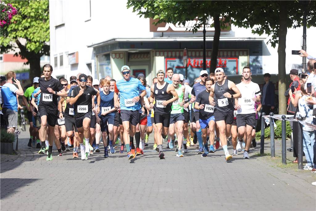 1263 Läuferinnen und Läufer waren beim 22. Werner Stadtlauf über die verschiedenen Distanzen gemeldet. David Schafflick (Running Crew Münster) holte sich den Sieg über die Fünf- und Zehn-Kilometer-Distanz.