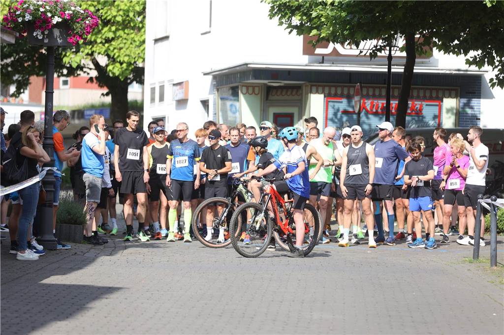 1263 Läuferinnen und Läufer waren beim 22. Werner Stadtlauf über die verschiedenen Distanzen gemeldet. David Schafflick (Running Crew Münster) holte sich den Sieg über die Fünf- und Zehn-Kilometer-Distanz.