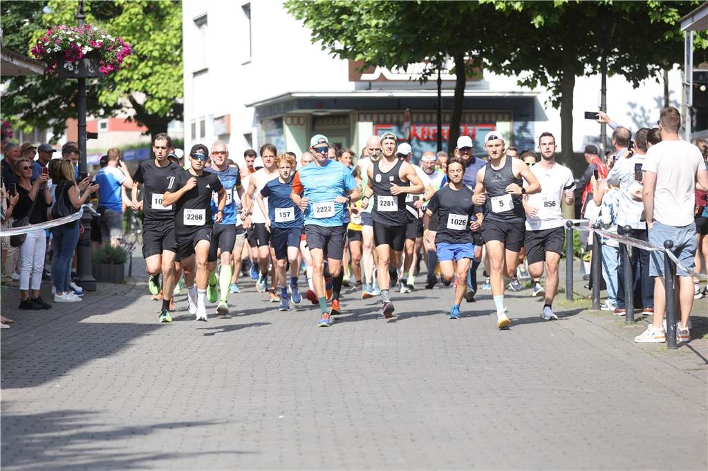 1263 Läuferinnen und Läufer waren beim 22. Werner Stadtlauf über die verschiedenen Distanzen gemeldet. David Schafflick (Running Crew Münster) holte sich den Sieg über die Fünf- und Zehn-Kilometer-Distanz.