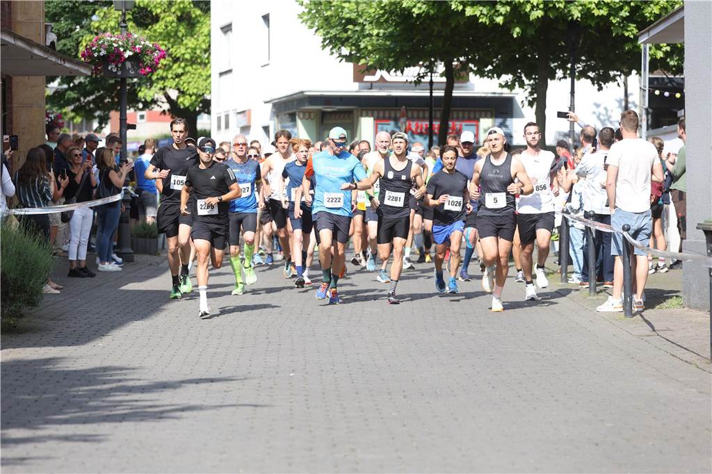 1263 Läuferinnen und Läufer waren beim 22. Werner Stadtlauf über die verschiedenen Distanzen gemeldet. David Schafflick (Running Crew Münster) holte sich den Sieg über die Fünf- und Zehn-Kilometer-Distanz.