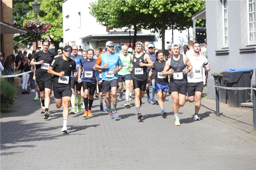 1263 Läuferinnen und Läufer waren beim 22. Werner Stadtlauf über die verschiedenen Distanzen gemeldet. David Schafflick (Running Crew Münster) holte sich den Sieg über die Fünf- und Zehn-Kilometer-Distanz.