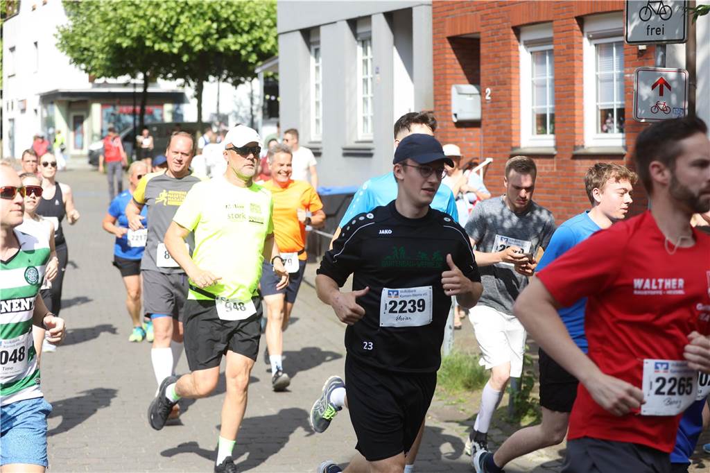 1263 Läuferinnen und Läufer waren beim 22. Werner Stadtlauf über die verschiedenen Distanzen gemeldet. David Schafflick (Running Crew Münster) holte sich den Sieg über die Fünf- und Zehn-Kilometer-Distanz.