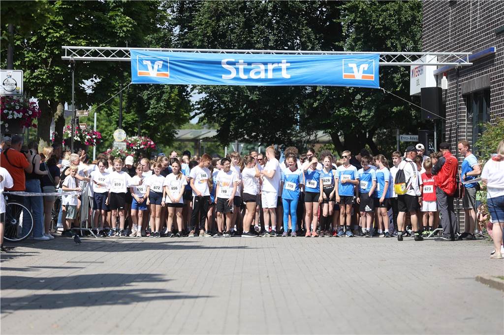 1263 Läuferinnen und Läufer waren beim 22. Werner Stadtlauf über die verschiedenen Distanzen gemeldet. David Schafflick (Running Crew Münster) holte sich den Sieg über die Fünf- und Zehn-Kilometer-Distanz.