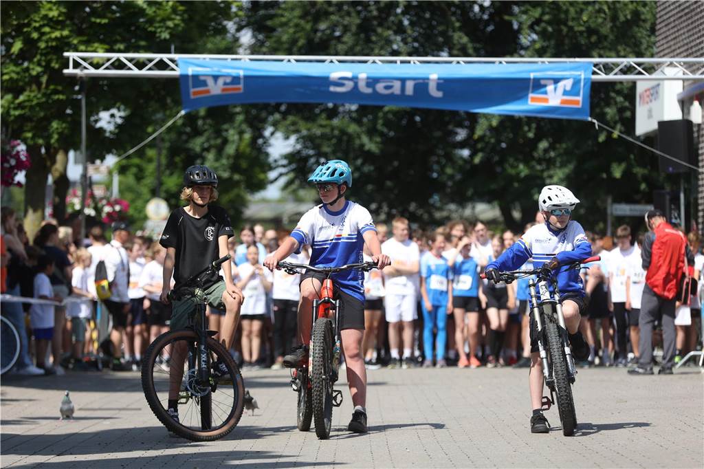 1263 Läuferinnen und Läufer waren beim 22. Werner Stadtlauf über die verschiedenen Distanzen gemeldet. David Schafflick (Running Crew Münster) holte sich den Sieg über die Fünf- und Zehn-Kilometer-Distanz.