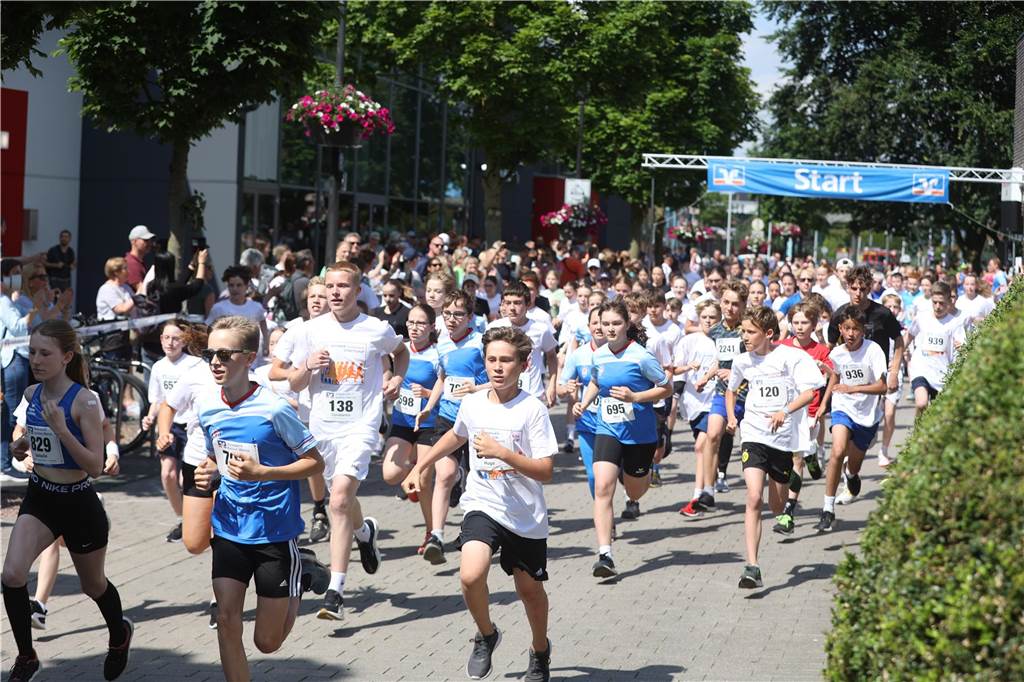 1263 Läuferinnen und Läufer waren beim 22. Werner Stadtlauf über die verschiedenen Distanzen gemeldet. David Schafflick (Running Crew Münster) holte sich den Sieg über die Fünf- und Zehn-Kilometer-Distanz.
