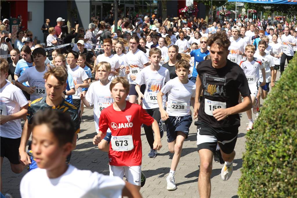 1263 Läuferinnen und Läufer waren beim 22. Werner Stadtlauf über die verschiedenen Distanzen gemeldet. David Schafflick (Running Crew Münster) holte sich den Sieg über die Fünf- und Zehn-Kilometer-Distanz.