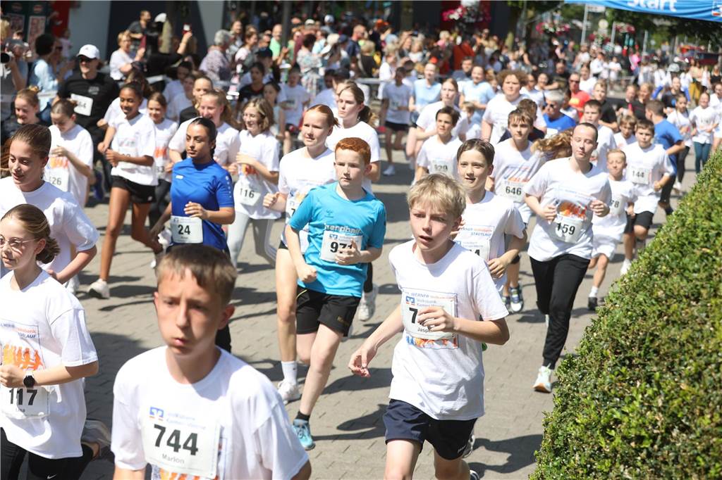 1263 Läuferinnen und Läufer waren beim 22. Werner Stadtlauf über die verschiedenen Distanzen gemeldet. David Schafflick (Running Crew Münster) holte sich den Sieg über die Fünf- und Zehn-Kilometer-Distanz.