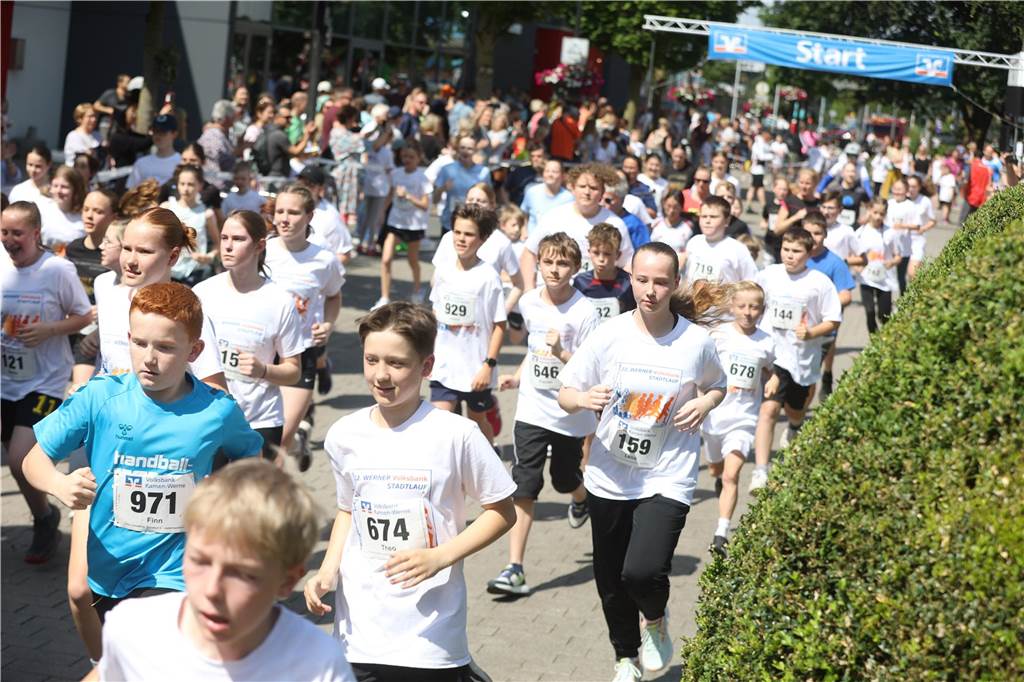 1263 Läuferinnen und Läufer waren beim 22. Werner Stadtlauf über die verschiedenen Distanzen gemeldet. David Schafflick (Running Crew Münster) holte sich den Sieg über die Fünf- und Zehn-Kilometer-Distanz.