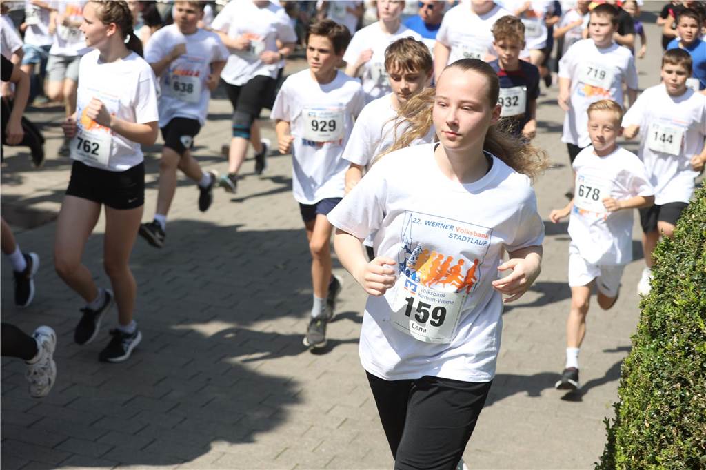 1263 Läuferinnen und Läufer waren beim 22. Werner Stadtlauf über die verschiedenen Distanzen gemeldet. David Schafflick (Running Crew Münster) holte sich den Sieg über die Fünf- und Zehn-Kilometer-Distanz.