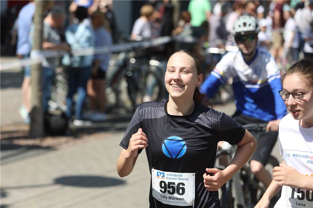 1263 Läuferinnen und Läufer waren beim 22. Werner Stadtlauf über die verschiedenen Distanzen gemeldet. David Schafflick (Running Crew Münster) holte sich den Sieg über die Fünf- und Zehn-Kilometer-Distanz.