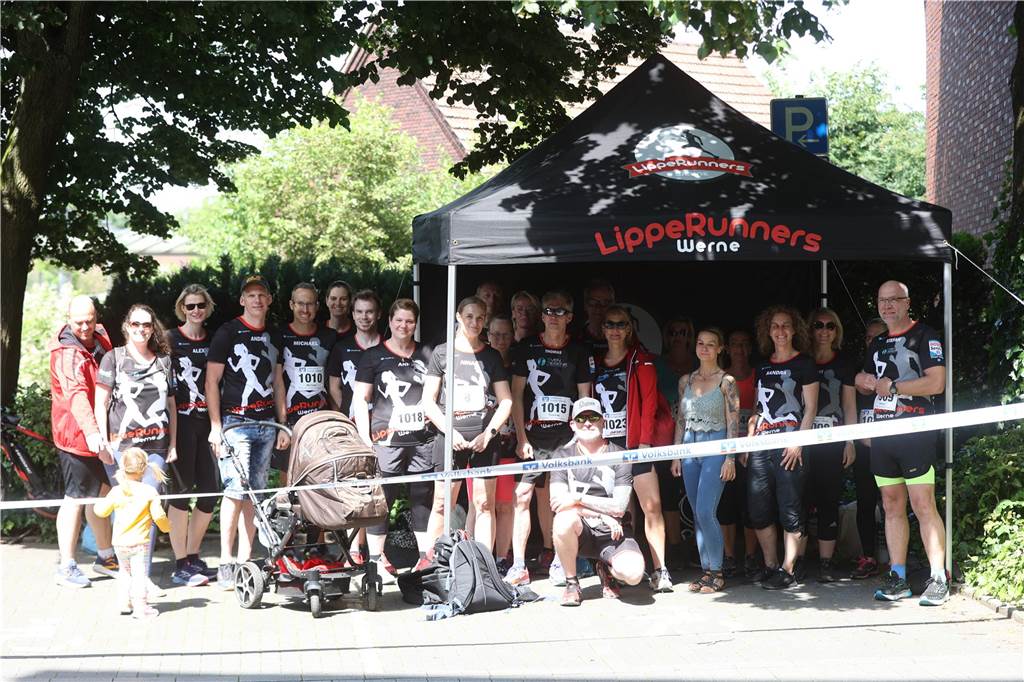 1263 Läuferinnen und Läufer waren beim 22. Werner Stadtlauf über die verschiedenen Distanzen gemeldet. David Schafflick (Running Crew Münster) holte sich den Sieg über die Fünf- und Zehn-Kilometer-Distanz.