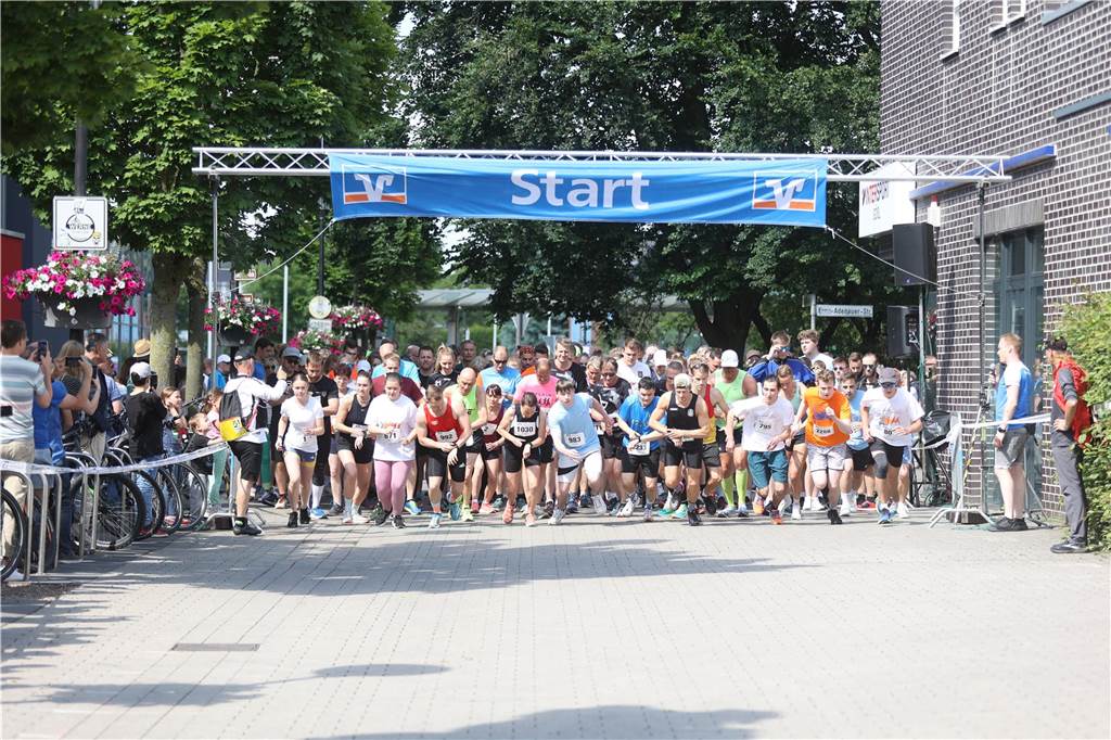 1263 Läuferinnen und Läufer waren beim 22. Werner Stadtlauf über die verschiedenen Distanzen gemeldet. David Schafflick (Running Crew Münster) holte sich den Sieg über die Fünf- und Zehn-Kilometer-Distanz.