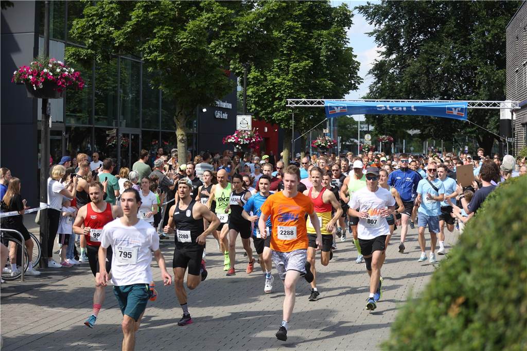 1263 Läuferinnen und Läufer waren beim 22. Werner Stadtlauf über die verschiedenen Distanzen gemeldet. David Schafflick (Running Crew Münster) holte sich den Sieg über die Fünf- und Zehn-Kilometer-Distanz.