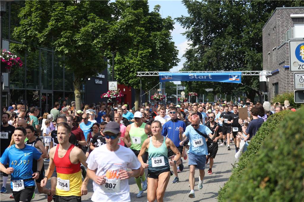 1263 Läuferinnen und Läufer waren beim 22. Werner Stadtlauf über die verschiedenen Distanzen gemeldet. David Schafflick (Running Crew Münster) holte sich den Sieg über die Fünf- und Zehn-Kilometer-Distanz.