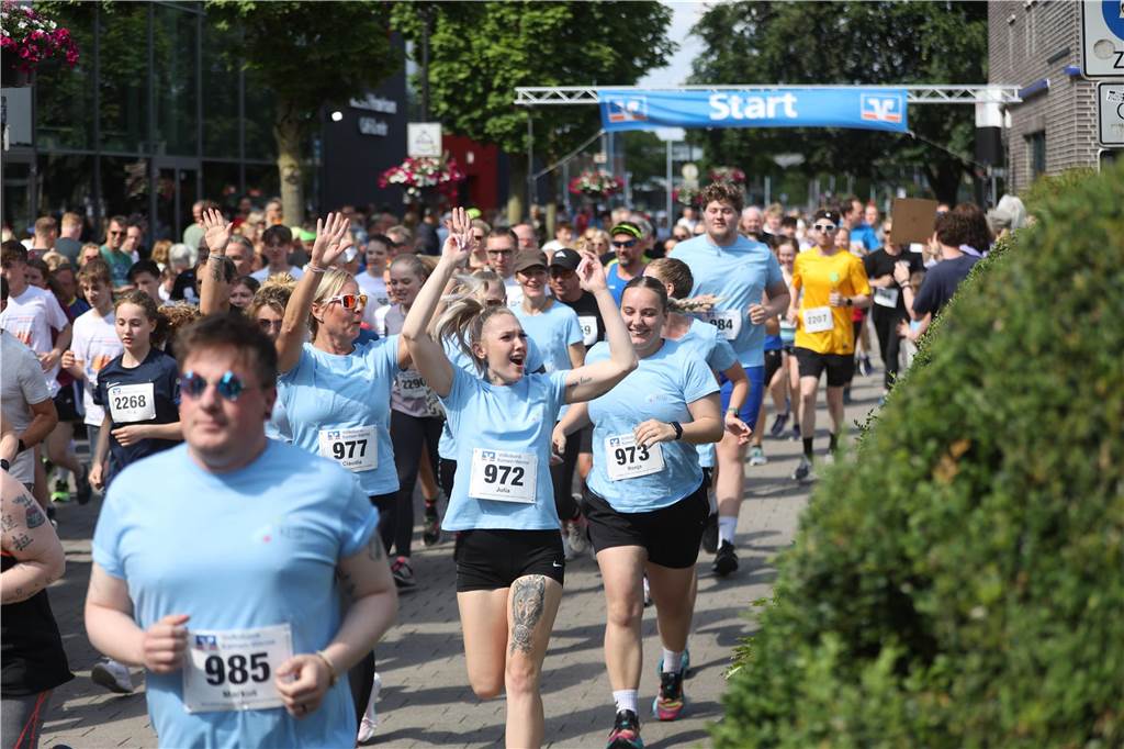 1263 Läuferinnen und Läufer waren beim 22. Werner Stadtlauf über die verschiedenen Distanzen gemeldet. David Schafflick (Running Crew Münster) holte sich den Sieg über die Fünf- und Zehn-Kilometer-Distanz.