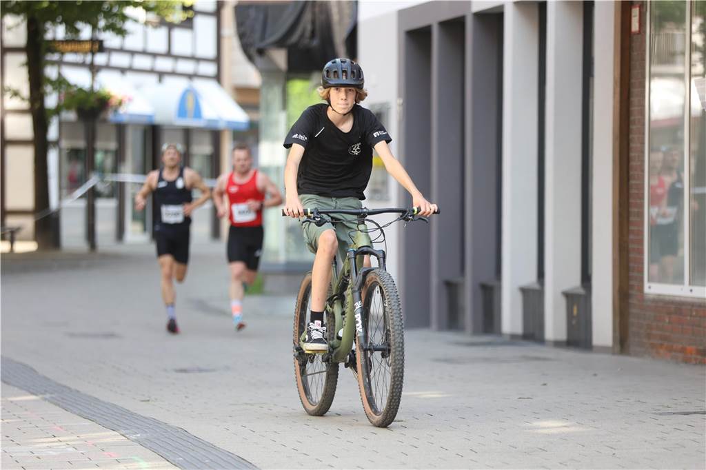 1263 Läuferinnen und Läufer waren beim 22. Werner Stadtlauf über die verschiedenen Distanzen gemeldet. David Schafflick (Running Crew Münster) holte sich den Sieg über die Fünf- und Zehn-Kilometer-Distanz.