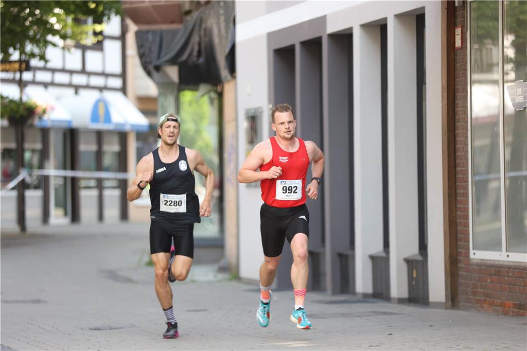 1263 Läuferinnen und Läufer waren beim 22. Werner Stadtlauf über die verschiedenen Distanzen gemeldet. David Schafflick (Running Crew Münster) holte sich den Sieg über die Fünf- und Zehn-Kilometer-Distanz.